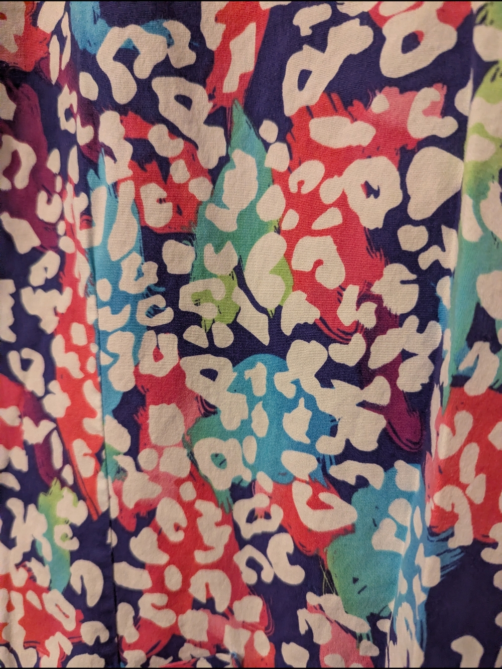 Colorful Leopard Scrub Top - Picture 3 of 7